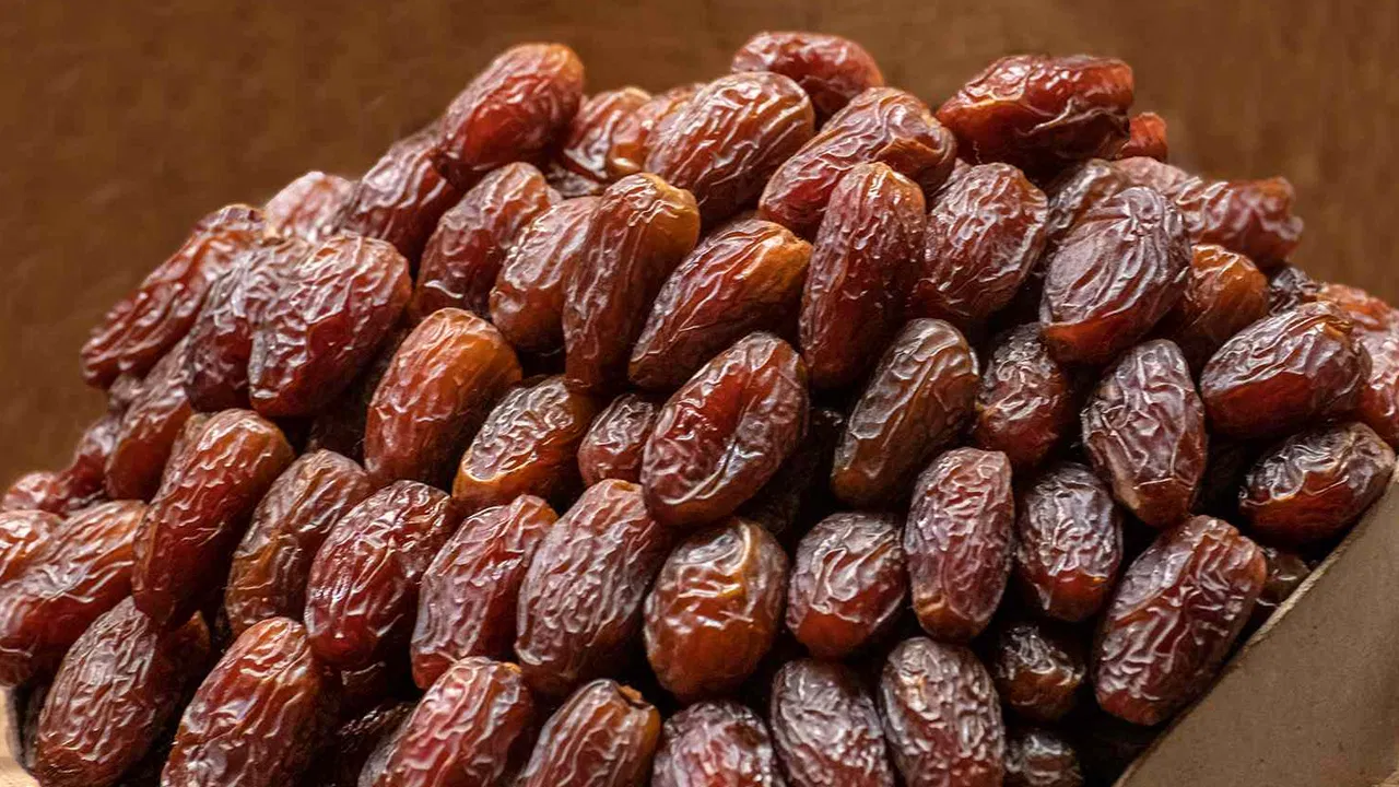 4 Amazing Health Benefits of Dates Do you know what happens when you eat them daily