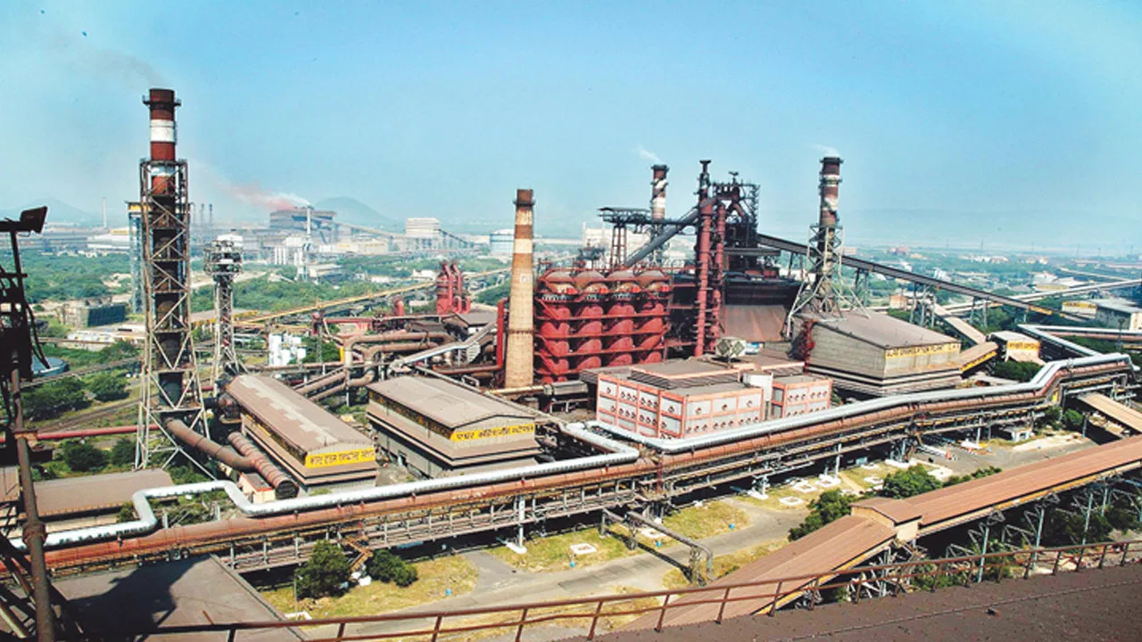In an attempt to resolve the issues at the Visakhapatnam Steel Plant the workers are staging a protest Gangavaram Port Authority alleges that the dues have not been cleared
