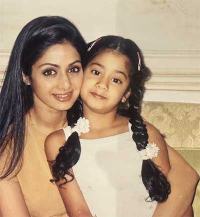 Janhvi Kapoor posts a treasured photo with her late mother Sridevi