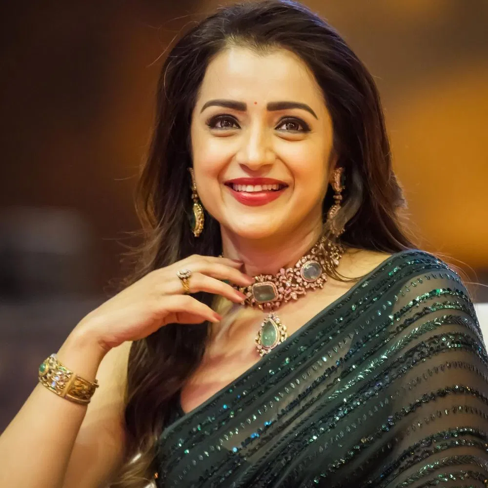 Kundavai is mesmerizing Do goddesses get jealous after seeing this beauty Trisha beautiful photos