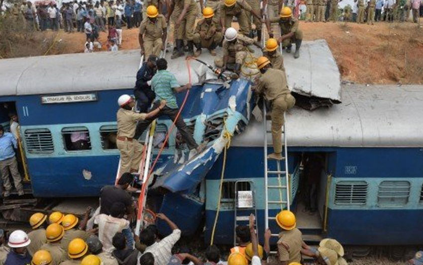 Fatal Train Accident in Maharashtra: Karnataka Express Runs Over Passengers, 8 Dead