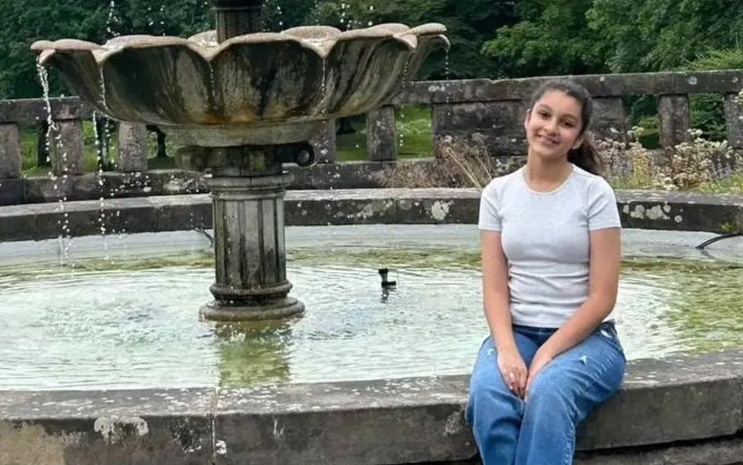 Mahesh Babu Daughter Sitara Ghattamaneni Vacation in England, Watch Photos | Mahesh Babu