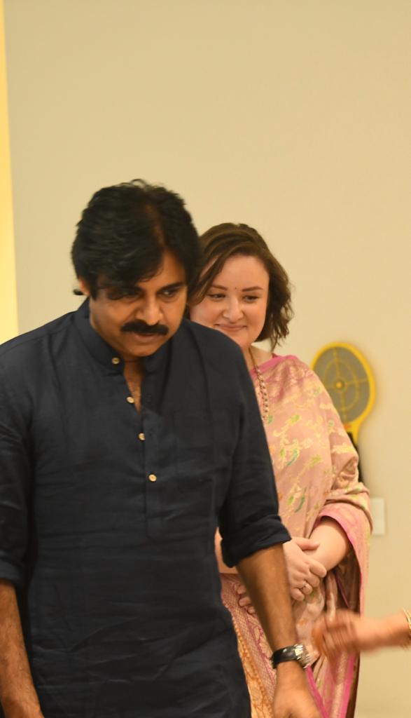 Pawan Kalyan: Pawan Kalyan, who responded to those demands with just one photo.. Fans are overjoyed.