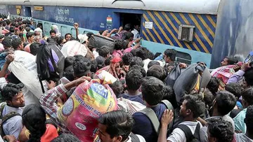 Sankranti Special Trains Schedule From January 12 To 14 AP and Telangana