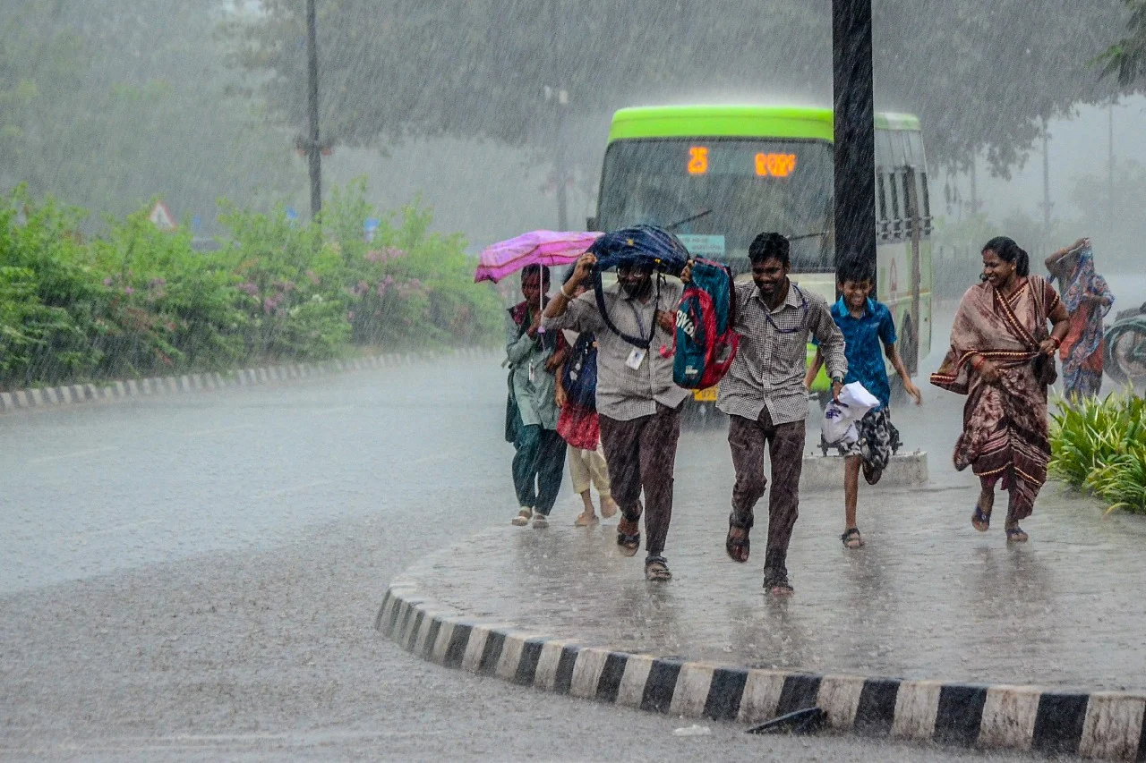 Tamil Nadu: Rains Wreak Havoc - Schools and Colleges Declare Holidays