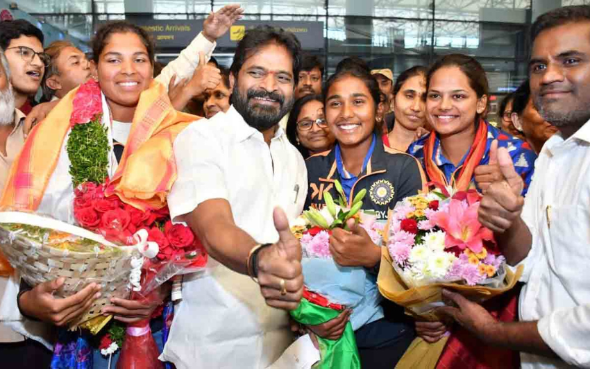 Telugu Cricketer Gongadi Trisha Given a Grand Welcome in Hyderabad