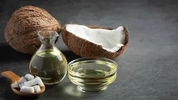 Use coconut oil like this to check 5 problems including yellow teeth